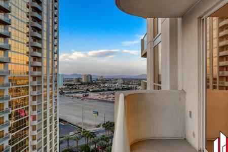 Mgm Signature-15-717 F1 Track & Strip View Balcony Las Vegas Ngoại thất bức ảnh