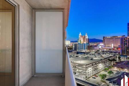 Mgm Signature-15-717 F1 Track & Strip View Balcony Las Vegas Ngoại thất bức ảnh