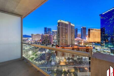 Mgm Signature-15-717 F1 Track & Strip View Balcony Las Vegas Ngoại thất bức ảnh