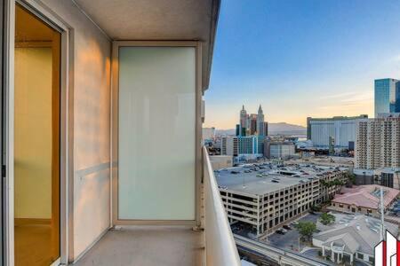 Mgm Signature-15-717 F1 Track & Strip View Balcony Las Vegas Ngoại thất bức ảnh